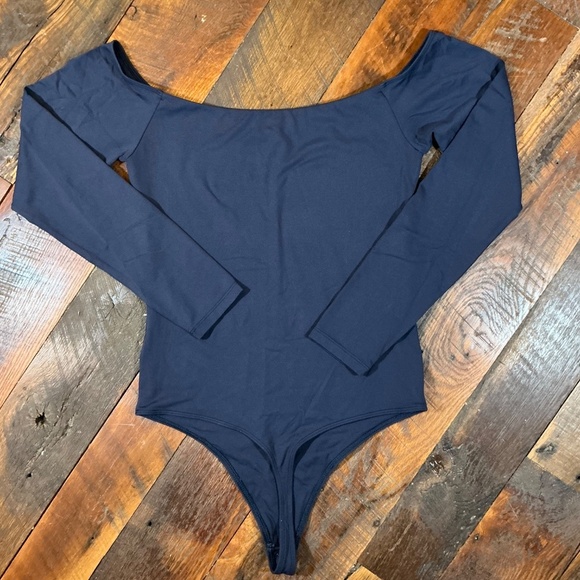 Babaton by Aritzia Seamless Stretch Bodysuit Navy Blue Nylon Blend Size Large - Picture 5 of 9